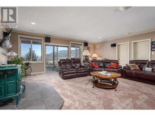 5380 Learmouth Road, Lavington, BC - Indoor Photo Showing Living Room