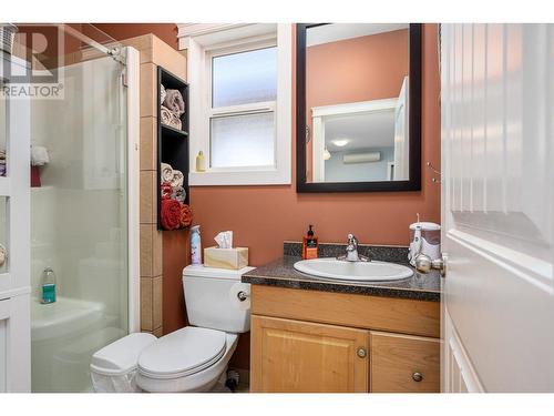 5380 Learmouth Road, Lavington, BC - Indoor Photo Showing Bathroom