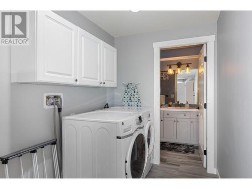 2455 Silver Place, Kelowna, BC - Indoor Photo Showing Laundry Room