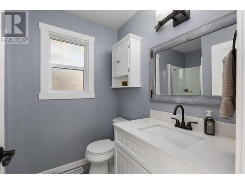2455 Silver Place, Kelowna, BC - Indoor Photo Showing Bathroom