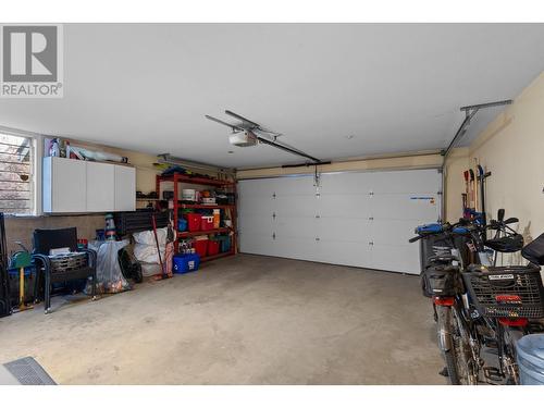2455 Silver Place, Kelowna, BC - Indoor Photo Showing Garage