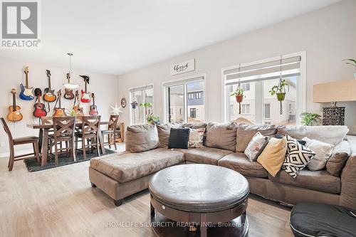 51 Mclaughlin St, Welland, ON - Indoor Photo Showing Living Room