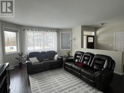 27 Starliter Way, Smithers, BC - Indoor Photo Showing Living Room