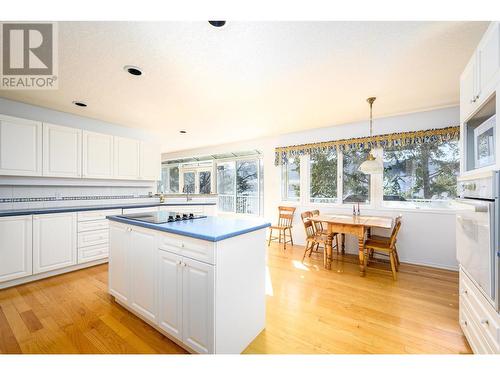7688 Tronson Road, Vernon, BC - Indoor Photo Showing Kitchen