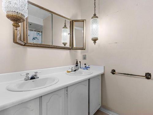 Bathroom - 4005 Rue Acadia, Laval (Chomedey), QC - Indoor Photo Showing Bathroom