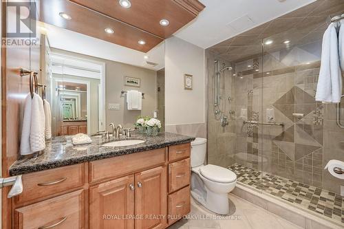 #201 -2170 Marine Dr, Oakville, ON - Indoor Photo Showing Bathroom