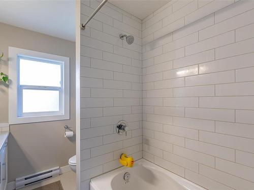 6978 West Coast Rd, Sooke, BC - Indoor Photo Showing Bathroom