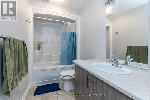 193 Iva St, Welland, ON - Indoor Photo Showing Bathroom