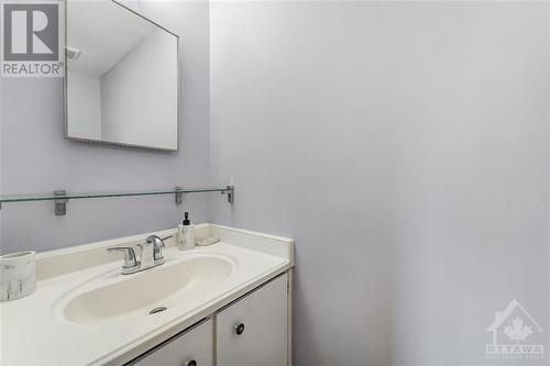 406 Sandhamn Private, Ottawa, ON - Indoor Photo Showing Bathroom