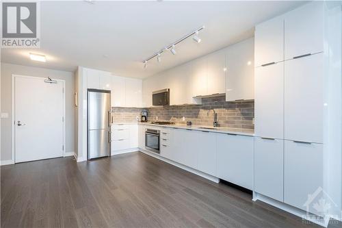 570 De Mazenod Avenue Unit#609, Ottawa, ON - Indoor Photo Showing Kitchen