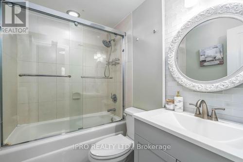 1342 Roylen Rd, Oakville, ON - Indoor Photo Showing Bathroom