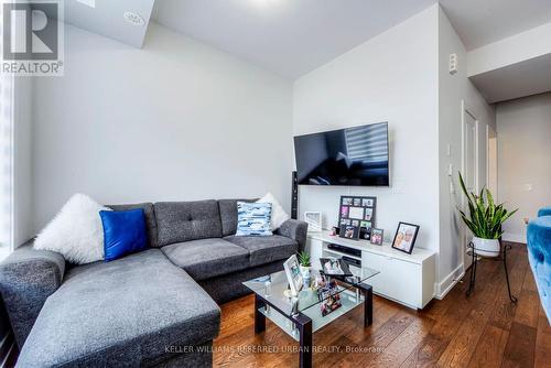 #235 -9580 Islington Ave, Vaughan, ON - Indoor Photo Showing Living Room