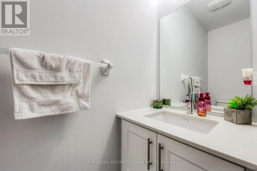 #235 -9580 Islington Ave, Vaughan, ON - Indoor Photo Showing Bathroom