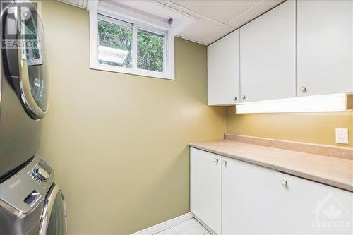 947 Lacroix Road, Hammond, ON - Indoor Photo Showing Laundry Room