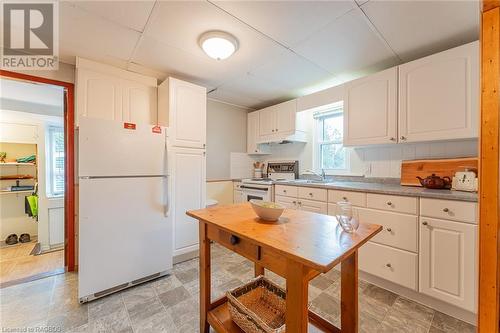 559 Bay Street, Oliphant, ON - Indoor Photo Showing Kitchen