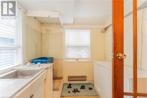 559 Bay Street, Oliphant, ON - Indoor Photo Showing Laundry Room