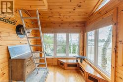 2 beds in the treehouse/bunkie - 