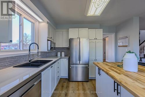 40 Birchview Dr, Hamilton, ON - Indoor Photo Showing Kitchen With Double Sink