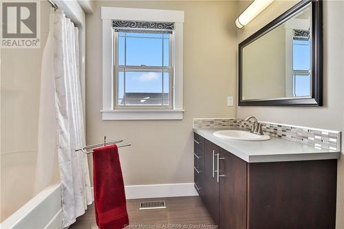 100 Larochelle, Dieppe, NB - Indoor Photo Showing Bathroom
