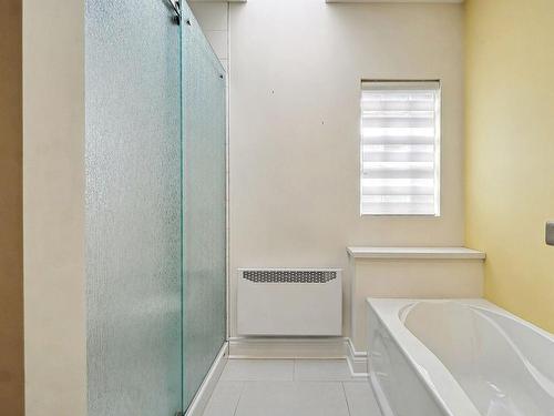 Bathroom - 5789 Boul. Lasalle, Montréal (Verdun/Île-Des-Soeurs), QC - Indoor Photo Showing Bathroom