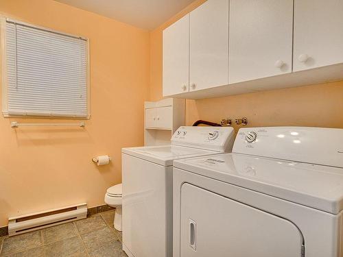 Bathroom - 11 Ch. Des Cailles, Sainte-Anne-Des-Lacs, QC - Indoor Photo Showing Laundry Room