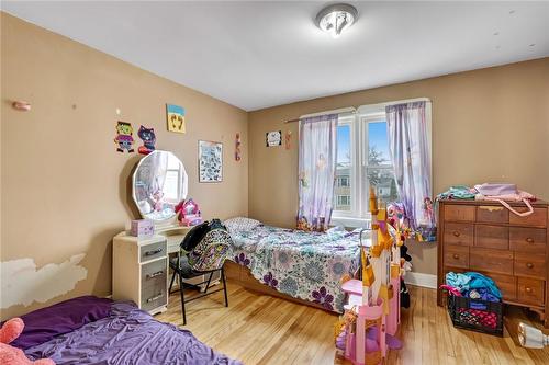 305 Scholfield Avenue S, Welland, ON - Indoor Photo Showing Bedroom