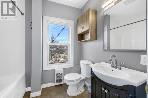 353 Southside Road, St. John'S, NL - Indoor Photo Showing Bathroom