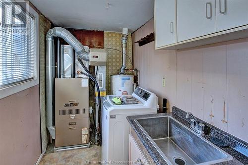 172 Park Street, Chatham, ON - Indoor Photo Showing Laundry Room