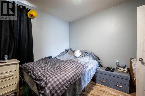 94 Cedar Street, Cambridge, ON - Indoor Photo Showing Bedroom