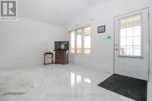 223 Crosby Drive, Kawartha Lakes, ON - Indoor Photo Showing Other Room