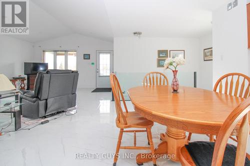 223 Crosby Dr, Kawartha Lakes, ON - Indoor Photo Showing Dining Room