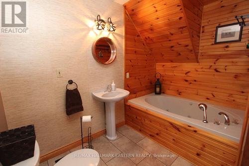 2294 County Road 45, Asphodel-Norwood, ON - Indoor Photo Showing Bathroom