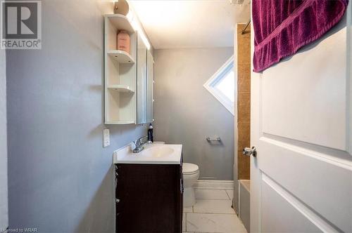 94 Cedar Street, Cambridge, ON - Indoor Photo Showing Bathroom