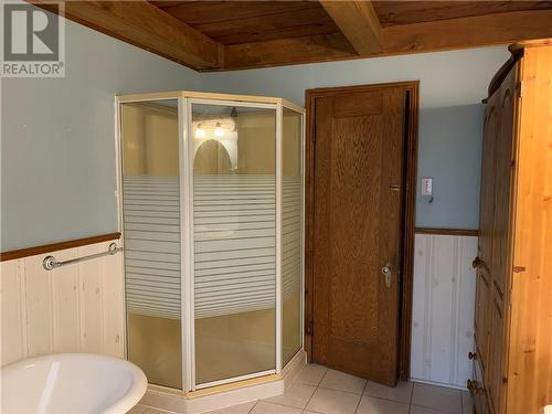 889 Lalonde Road, L'Orignal, ON - Indoor Photo Showing Bathroom