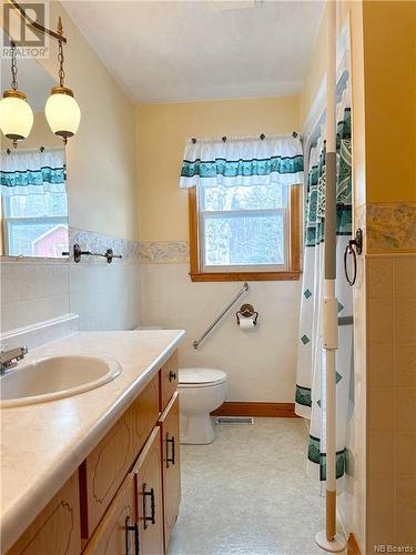 983 565 Route, Holmesville, NB - Indoor Photo Showing Bathroom