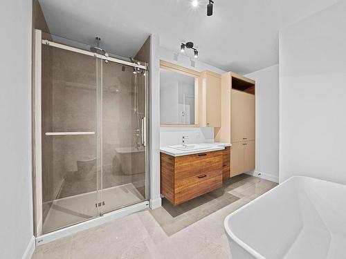 Salle de bains - 975 Rue Du Campanile, Drummondville, QC - Indoor Photo Showing Bathroom
