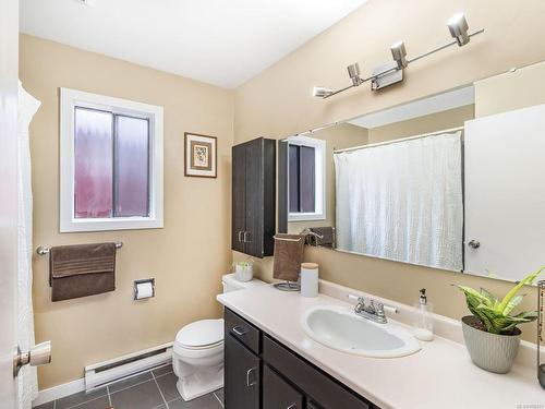 55 Riley Pl, Nanaimo, BC - Indoor Photo Showing Bathroom