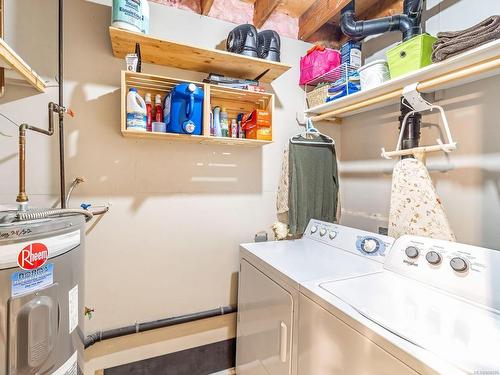 55 Riley Pl, Nanaimo, BC - Indoor Photo Showing Laundry Room
