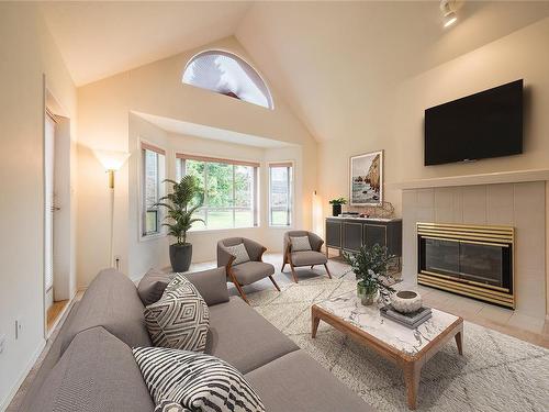 2733 Keighley Rd, Nanaimo, BC - Indoor Photo Showing Living Room With Fireplace