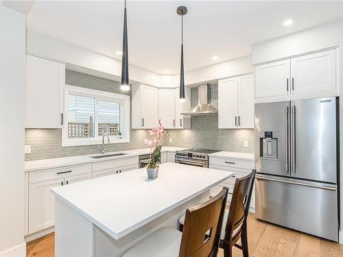 6989 Carmel Way, Central Saanich, BC - Indoor Photo Showing Kitchen With Upgraded Kitchen