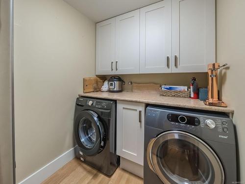 450 Judges Row, Qualicum Beach, BC - Indoor Photo Showing Laundry Room