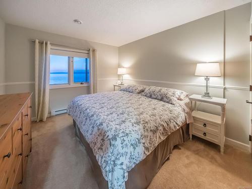 450 Judges Row, Qualicum Beach, BC - Indoor Photo Showing Bedroom