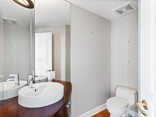 819-21 Dallas Rd, Victoria, BC - Indoor Photo Showing Bathroom