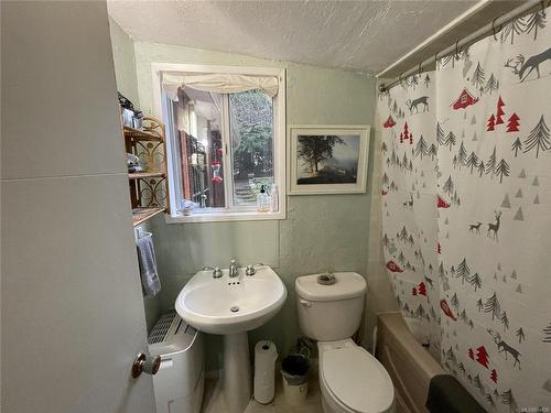 676 Turner Rd, Parksville, BC - Indoor Photo Showing Bathroom