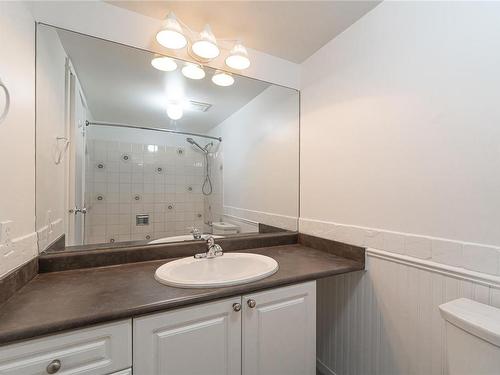 207-1619 Morrison St, Victoria, BC - Indoor Photo Showing Bathroom