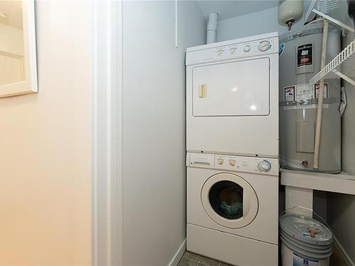 207-1619 Morrison St, Victoria, BC - Indoor Photo Showing Laundry Room