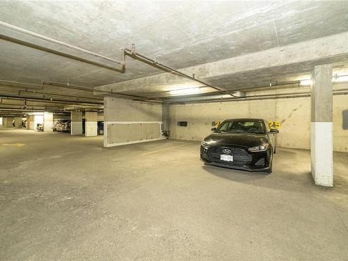 207-1619 Morrison St, Victoria, BC - Indoor Photo Showing Garage