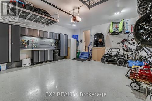 259 Falconridge Dr, Kitchener, ON - Indoor Photo Showing Garage