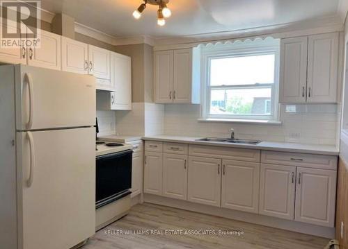 180 Pine Street S, Thorold, ON - Indoor Photo Showing Kitchen With Double Sink