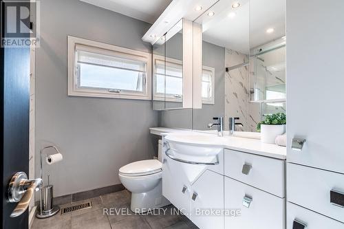 396 Sawmill Road, Pelham, ON - Indoor Photo Showing Bathroom